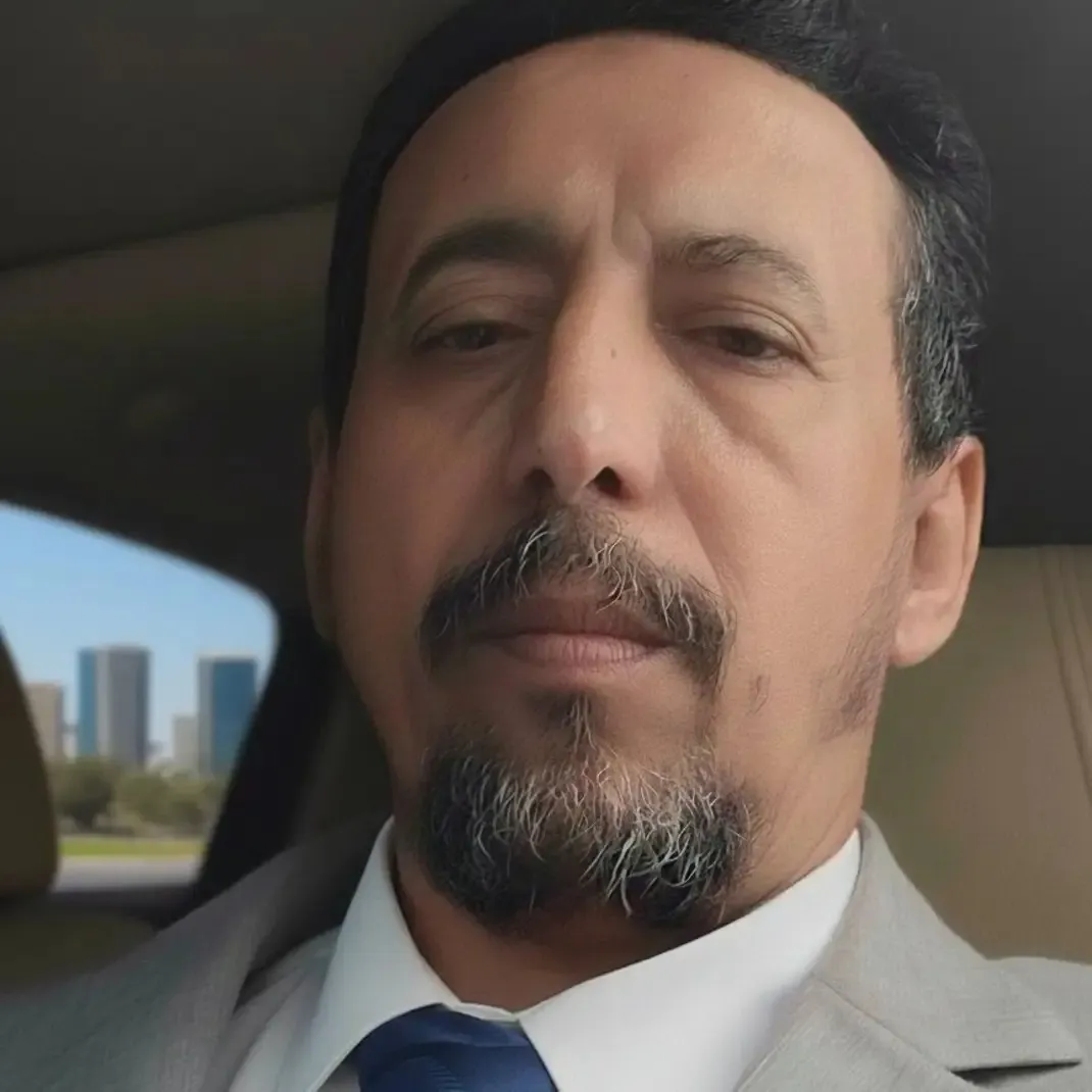 مستشار قانوني ينتقد توجيهًا لمحافظ عدن ويعتبره مخالفًا للإجراءات القانونية