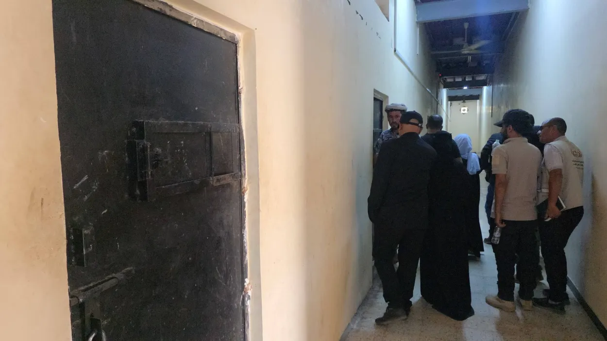 الوحدة (400) وأبو موسى.. فريق تحقيق يفتش "سجنين" من أسوأ سجون الإمارات جنوبي الحديدة