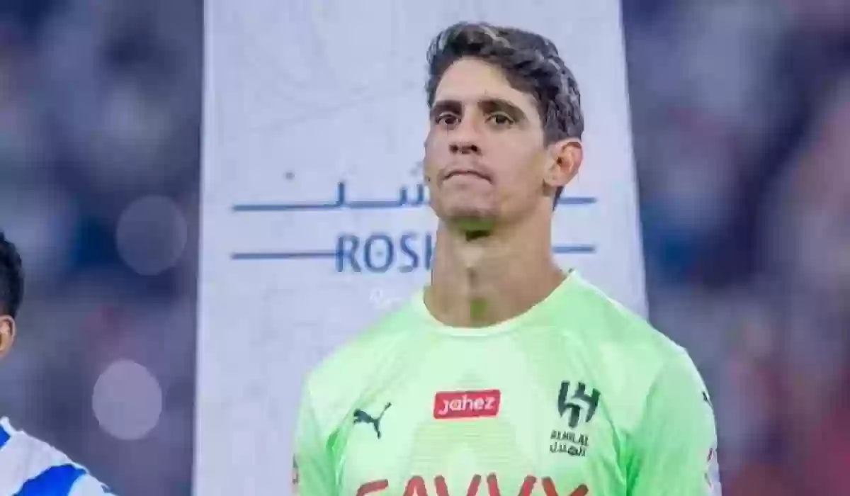 بالصورة|شقيق المعيوف يثير الجدل وجمهور الهلال ينتفض دفاعًا عن بونو.