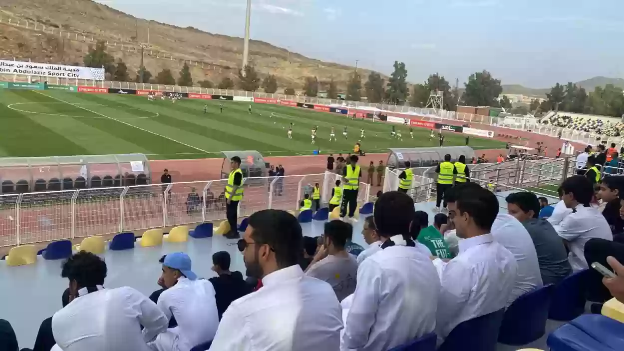 الكلاسيكو يشتعل بمفاجأة الشباب للهلال بكبار العاصمة