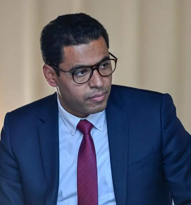 الاتكاء على الحامل العسكري لا السياسي.. قراءة في خطاب عيدروس 
